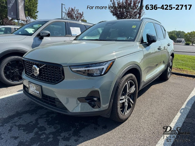 2023 Volvo XC40 Plus Dark Theme