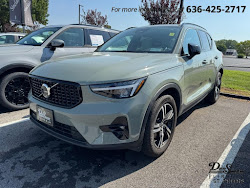 2023 Volvo XC40 Plus Dark Theme
